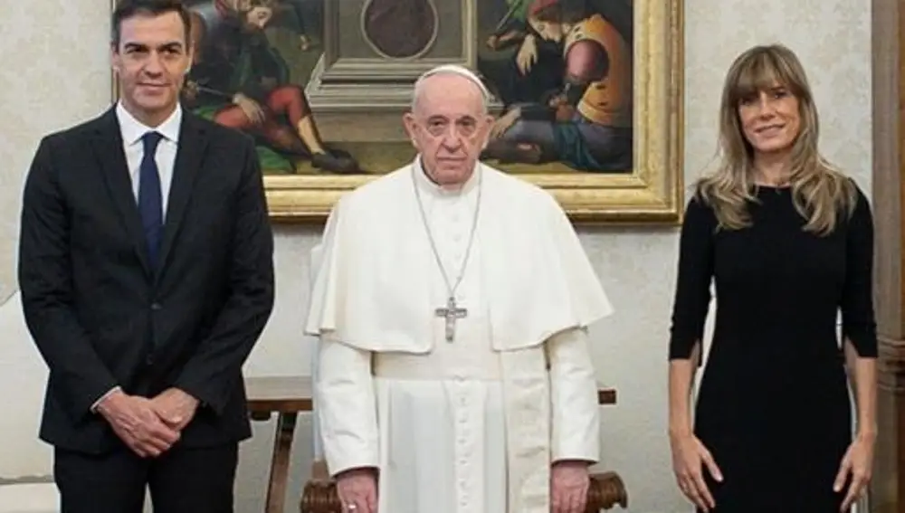 El presidente del Gobierno, Pedro Sánchez, se ha reunido por primera vez con el Papa Francisco, en el Vaticano, acompañado por su esposa Begoña Gómez. A 24 de octubre de 2020, en el VaticanoVATICAN NEWS24/10/2020
