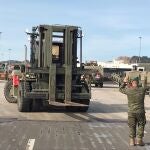 Embarque de material del Ejército de Tierra en el puerto de Santander para la OTAN en Lituania