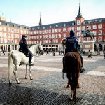 Plaza Mayor de Madrid a la espera de la entrada en vigor del estado de alarma y nuevas restricciones