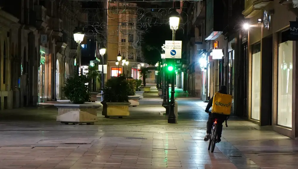 Calles vacías de Salamanca durante el toque de queda