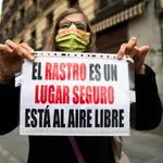 Manifestación por la reapertura del Rastro de Madrid. Imágenes de las calles y tiendas que lo componen