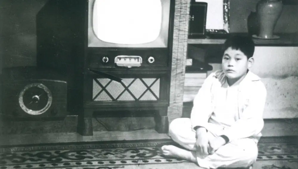 Lee Kun-hee, en una foto de su infancia en Corea del Sur