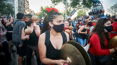 Los chilenos salieron a la calle para celebrar que habrá una nueva Constitución
