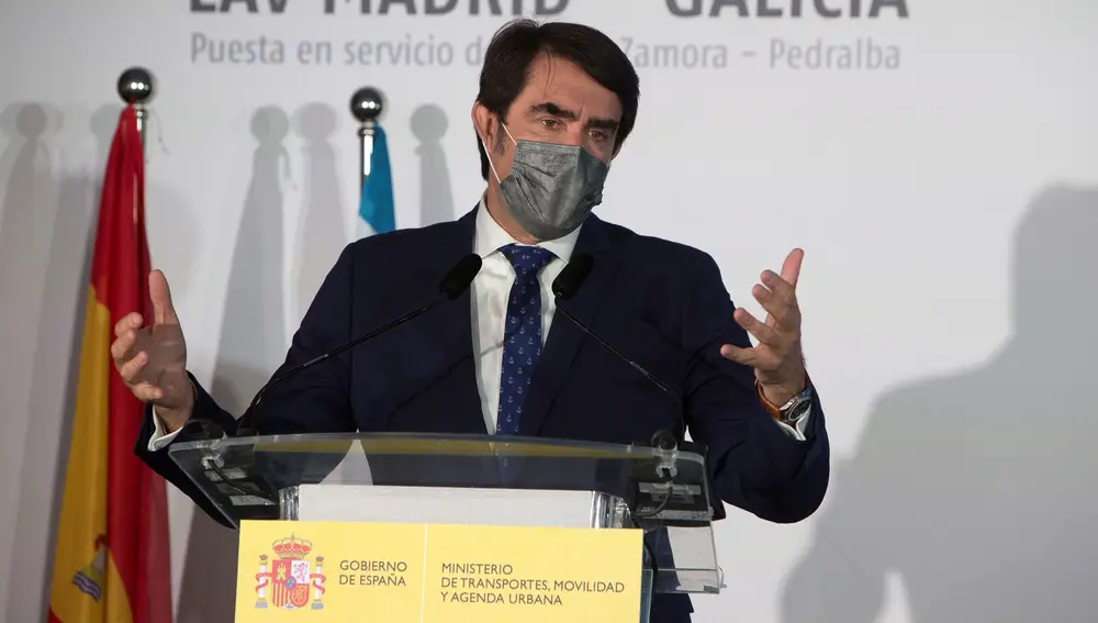 GRAF8184. OTERO DE SANABRIA (ZAMORA), 26/10/2020.- El consejero de Fomento y Medio Ambiente de la Junta de Castilla y León, Juan Carlos Suárez-Quiñones, durante el acto inaugural de un nuevo tramo del AVE, Zamora-Pedralba de la Pradería, perteneciente a la Línea de Alta Velociad (LAV) Madrid-Galicia.EFE/Mariam A. Montesinos/POOL