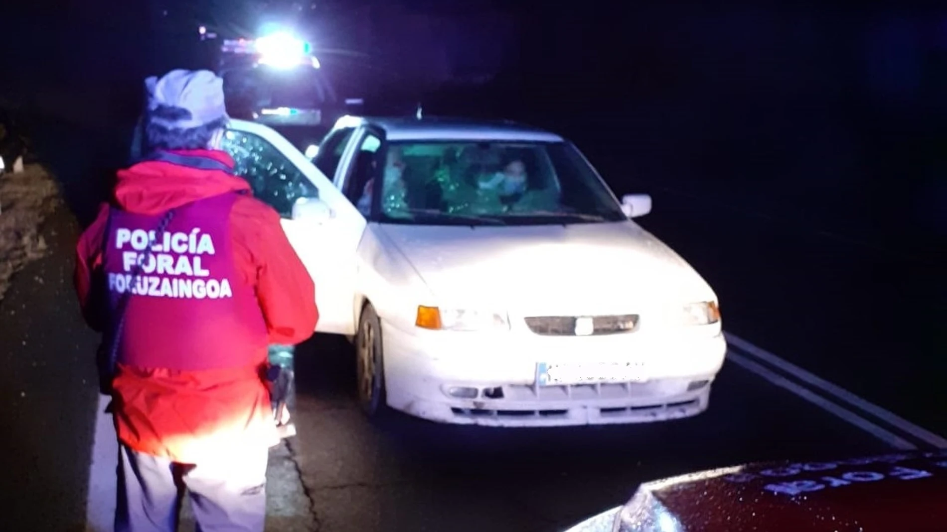 Vehículo interceptado por la Policía Foral por incumplir el toque de queda en Navarra