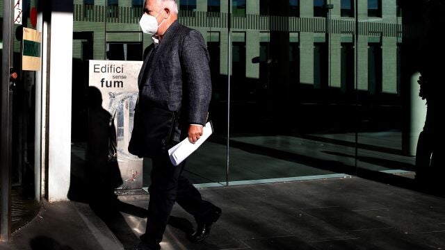 El extesorero de CDC Andreu Viloca, a su llegada a la Ciutat de la Justicia de Barcelona para declarar por videoconferencia ante el juez De la Mata
