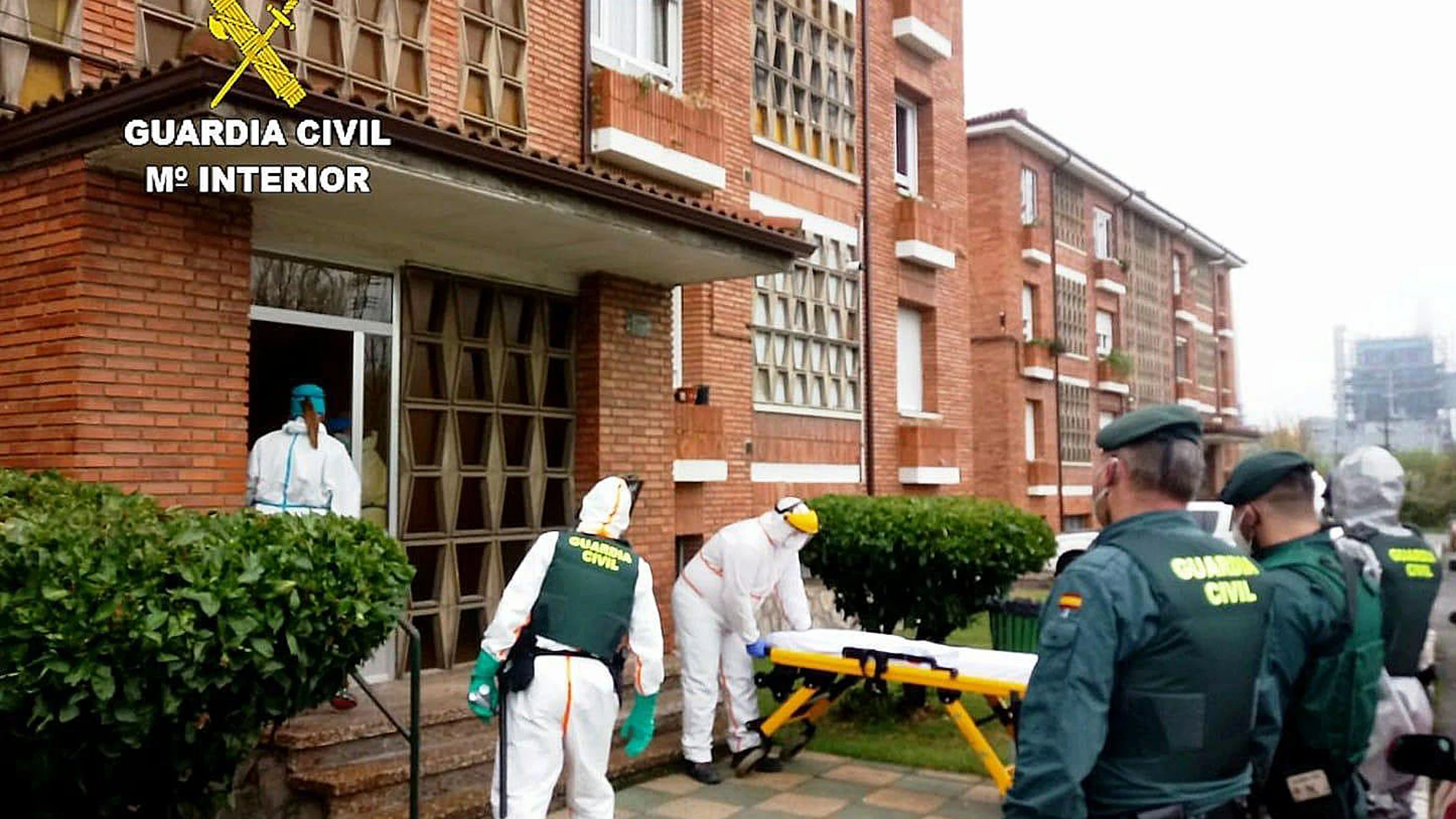 La Guardia Civil lleva al hospital a una persona de La Robla (León) positiva en COVID-19 que se negaba a cumplir el confinamiento