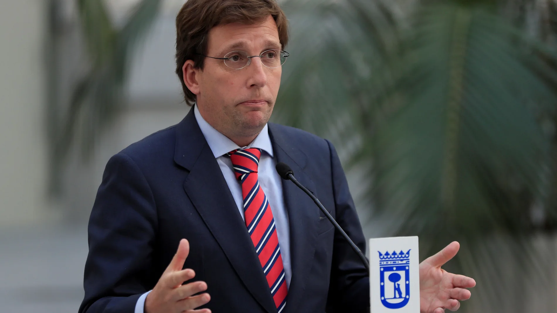 El alcalde de Madrid, José Luis Martínez-Almeida durante la rueda de prensa tras el pleno del ayuntamiento celebrado este martes