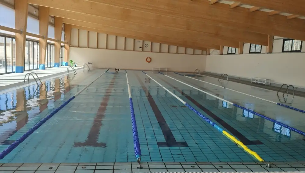 Piscina del Hispánico de León en la que Ciudadanos pide invertir en un tratamiento sustituto al cloro en todas las piscinas municipales.CS LEÓN27/10/2020