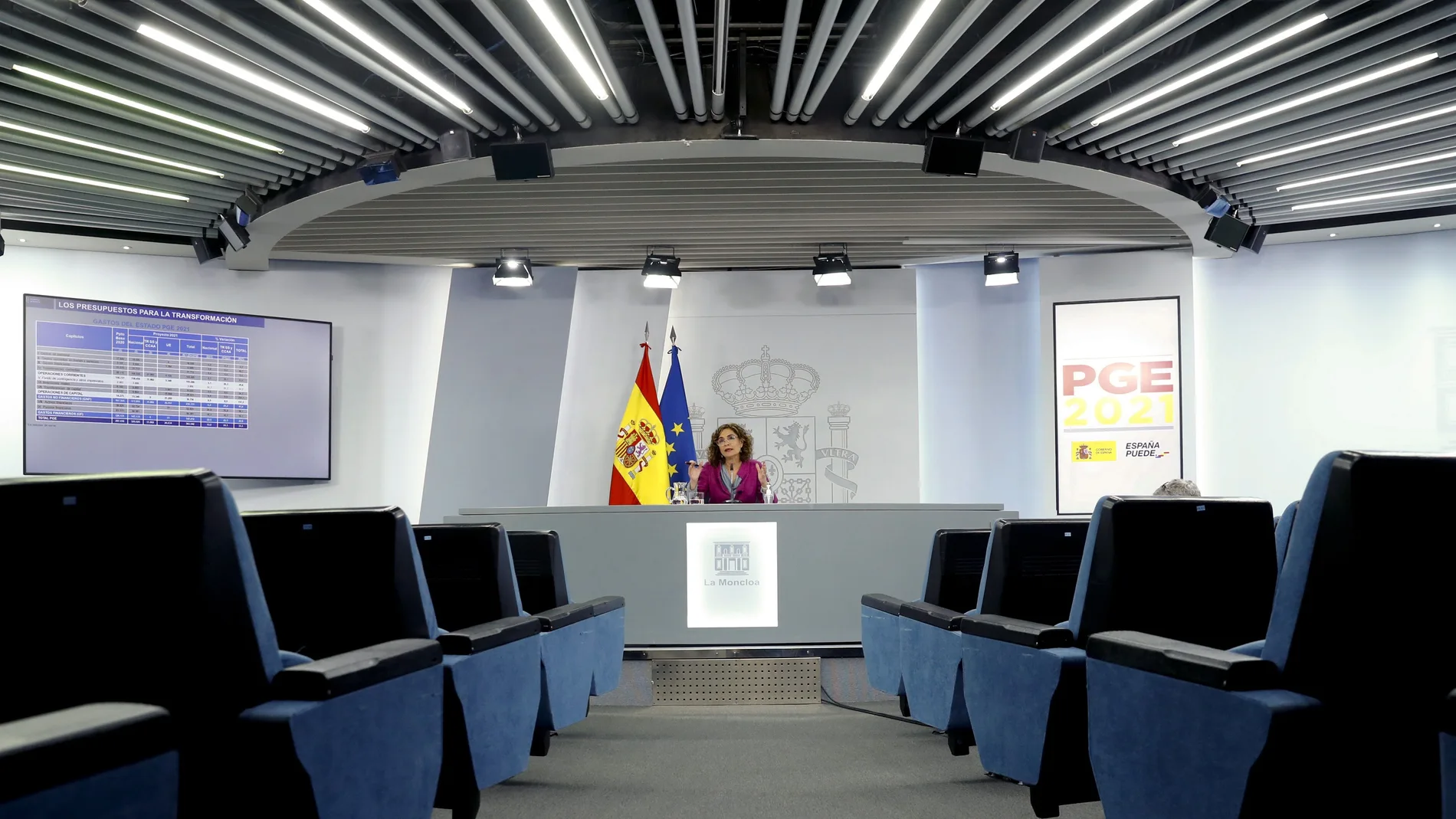 La ministra de Hacienda, María Jesús Montero durante la rueda de prensa de ayer