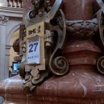 MADRID, 27/10/2020.- La Bolsa española ha abierto la sesión de este martes con una subida del 0,75 %, impulsada por el Banco Santander, que se anota un alza de más del 3 % tras presentar resultados. En los primeros compases de la sesión, el principal indicador español, el IBEX 35, suma 53,10 puntos, ese 0,75 %, hasta los 6.850 puntos. Las pérdidas anuales se reducen al 28,32 %. EFE/Altea Tejido