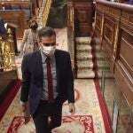 El presidente del Gobierno, Pedro Sánchez, a su salida tras una sesión de control al Gobierno en el Congreso de los Diputados, en Madrid, (España), a 28 de octubre de 2020.