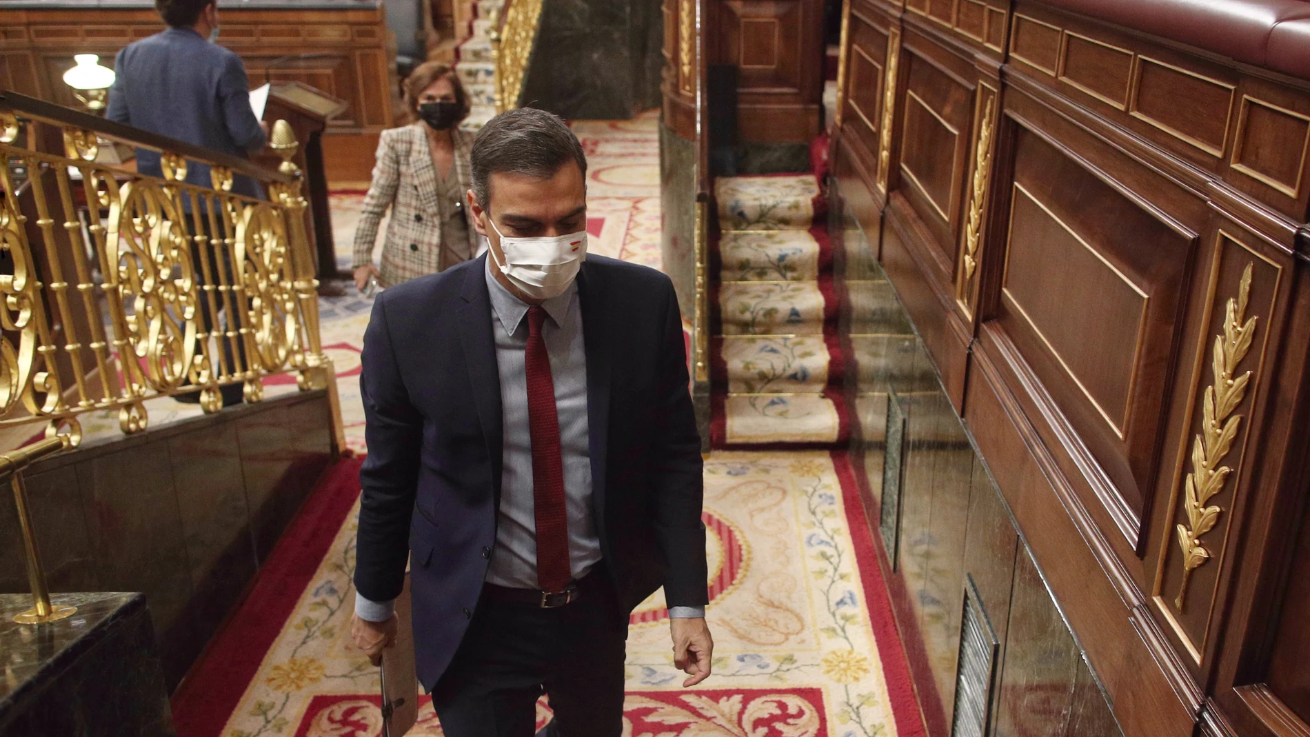 El presidente del Gobierno, Pedro Sánchez, a su salida tras una sesión de control al Gobierno en el Congreso de los Diputados, en Madrid, (España), a 28 de octubre de 2020.