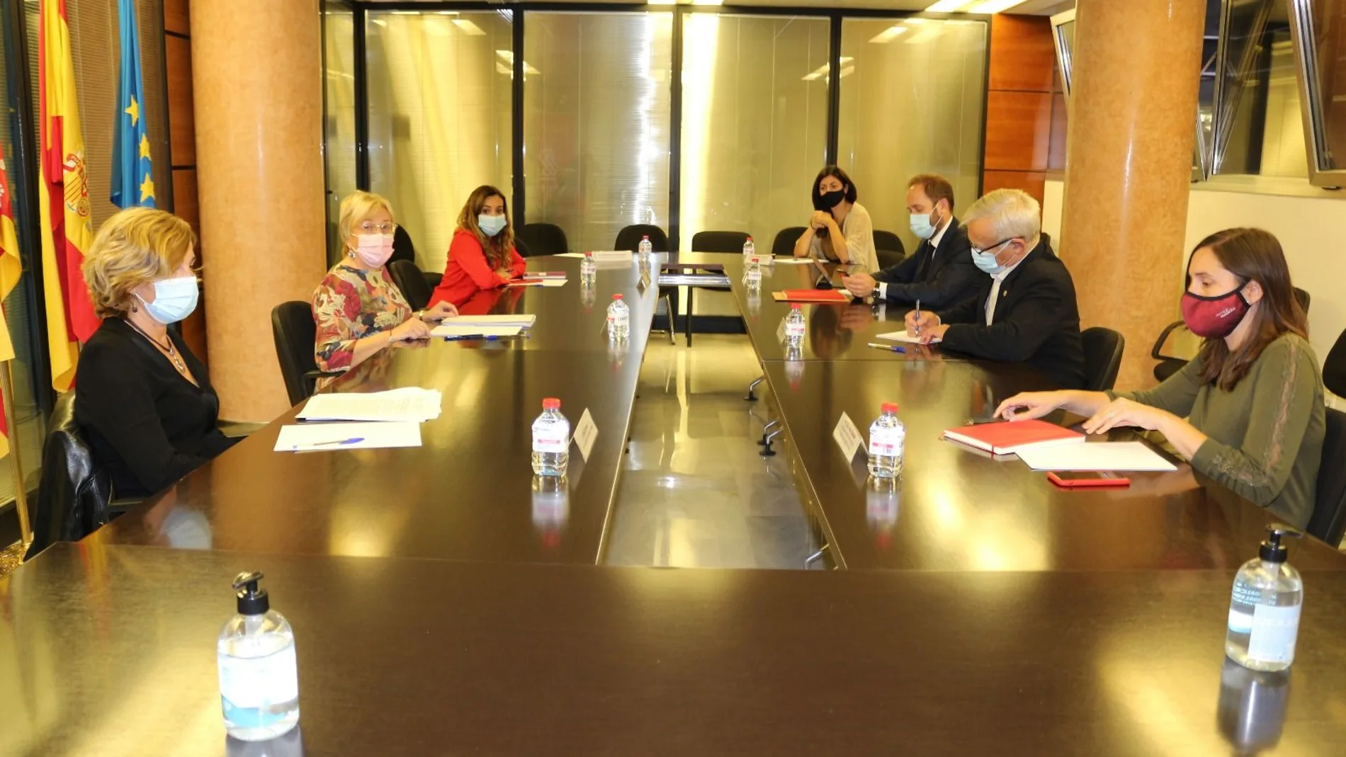 La consellera de Sanidad, Ana Barceló, se ha reunido con el alcalde de Valencia, Joan Ribó para preparar nuevas medidas para la ciudad