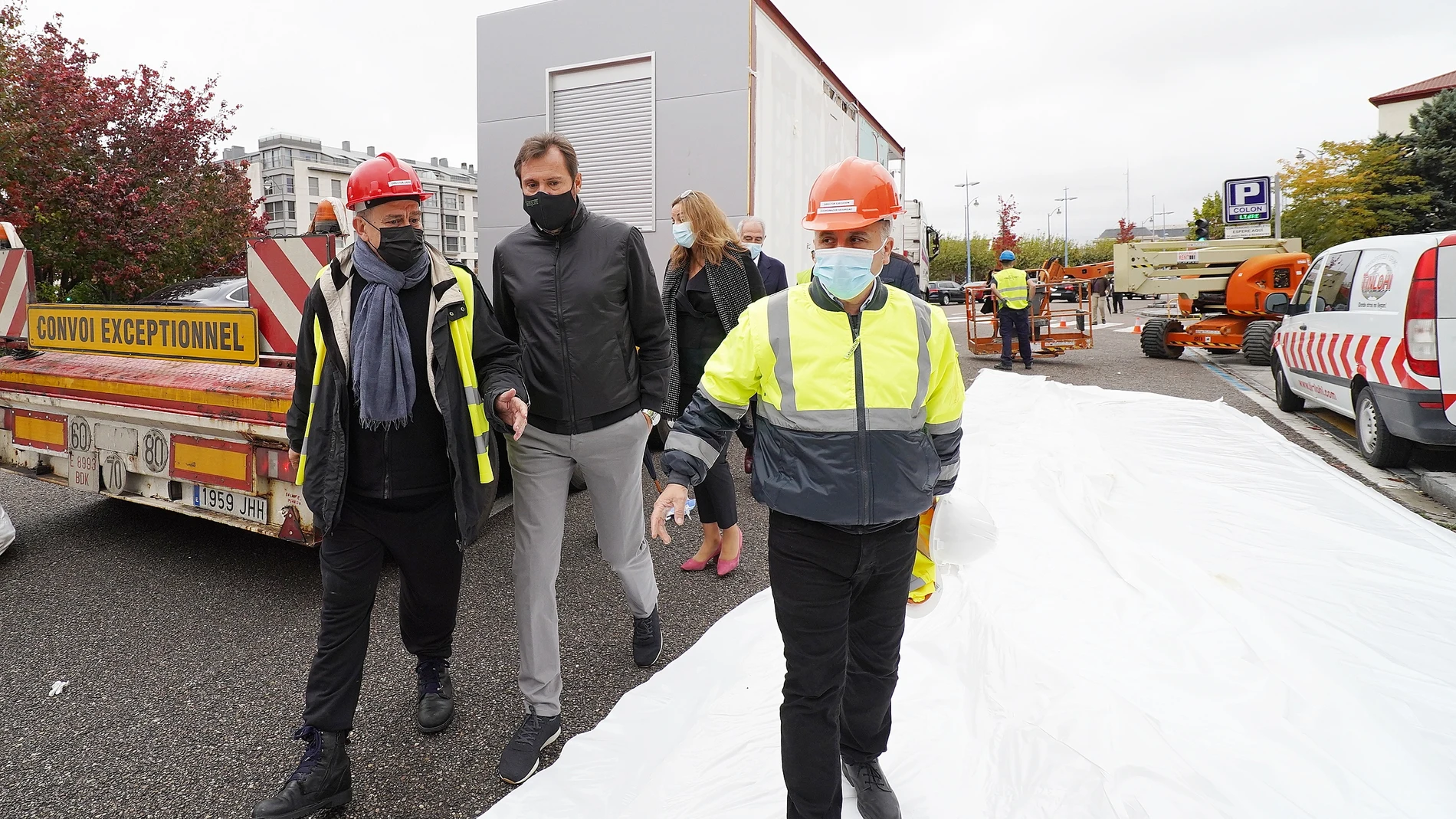 El alcalde de Valladolid, Óscar Puente, durante su visita a las obras del Hospital Campo Grande