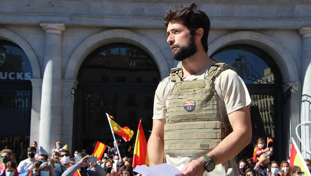 Ignacio Trillo, impulsor de Resiste España, el pasado 12 de octubre en la Plaza de Isabel II en Madrid