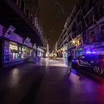 La calle Preciados de Madrid la primera noche de entrada en vigor del toque de queda.
