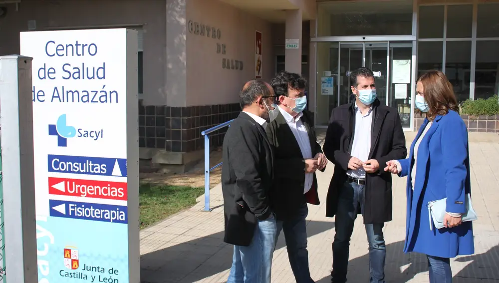 De izda a dcha, Luis Rey, Jes�s Cedazo, Luis Tudanca y Virginia Barcones en el centro de salud de Almaz�n. EEUROPA PRESS. (Foto de ARCHIVO)28/07/2018