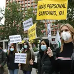 Vista de la manifestación frente a las puertas del Ministerio de Sanidad en Madrid por una sanidad pública que dignifique a los profesionales sanitarios, en octubre de 2020