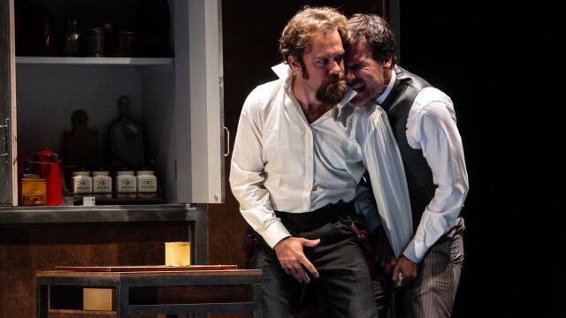Carlos Serrano (izda.) y Daniel Grao protagonizan "La máquina de Turing"