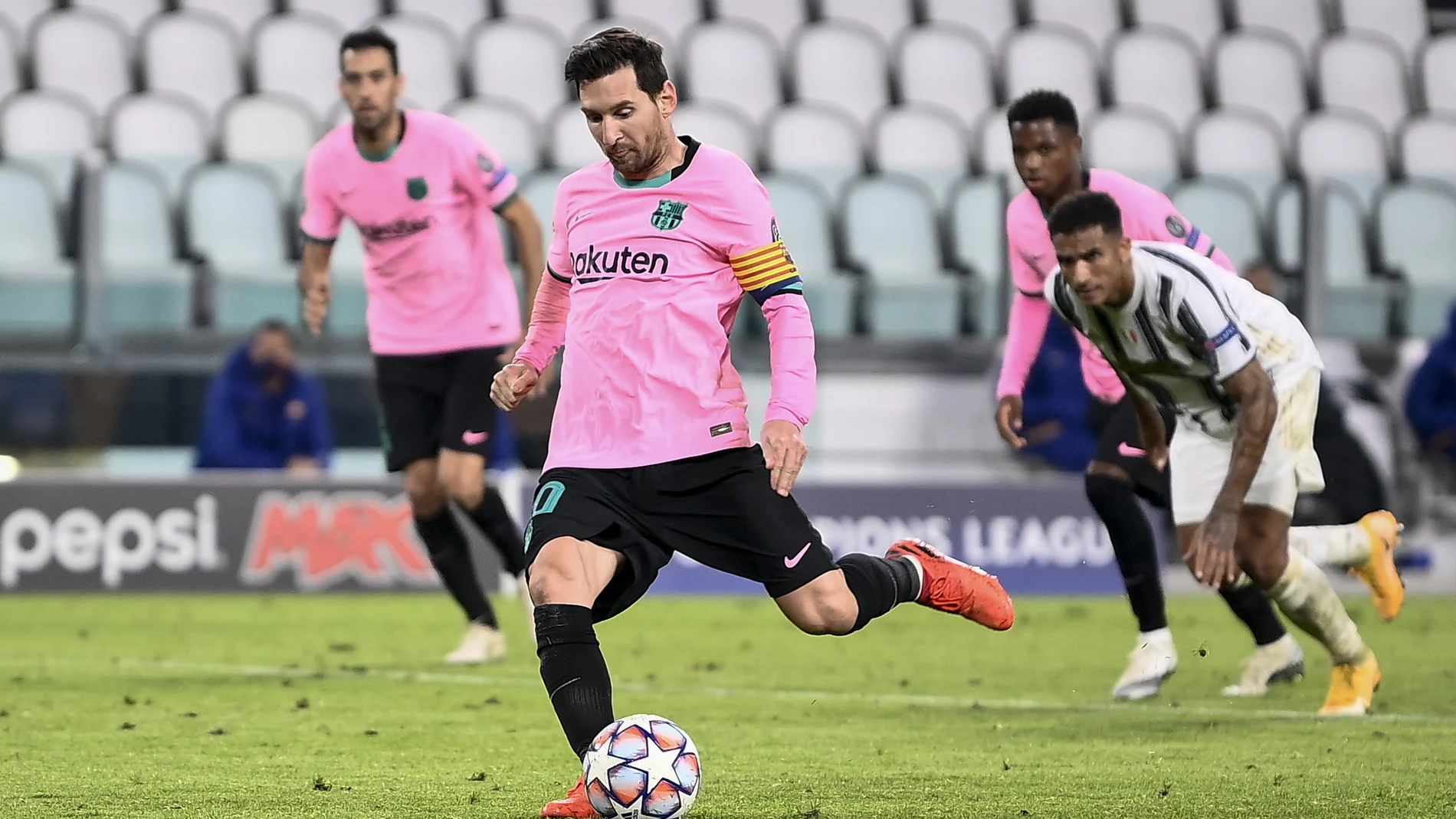 Messi marcó su último gol con el Barcelona de penalti