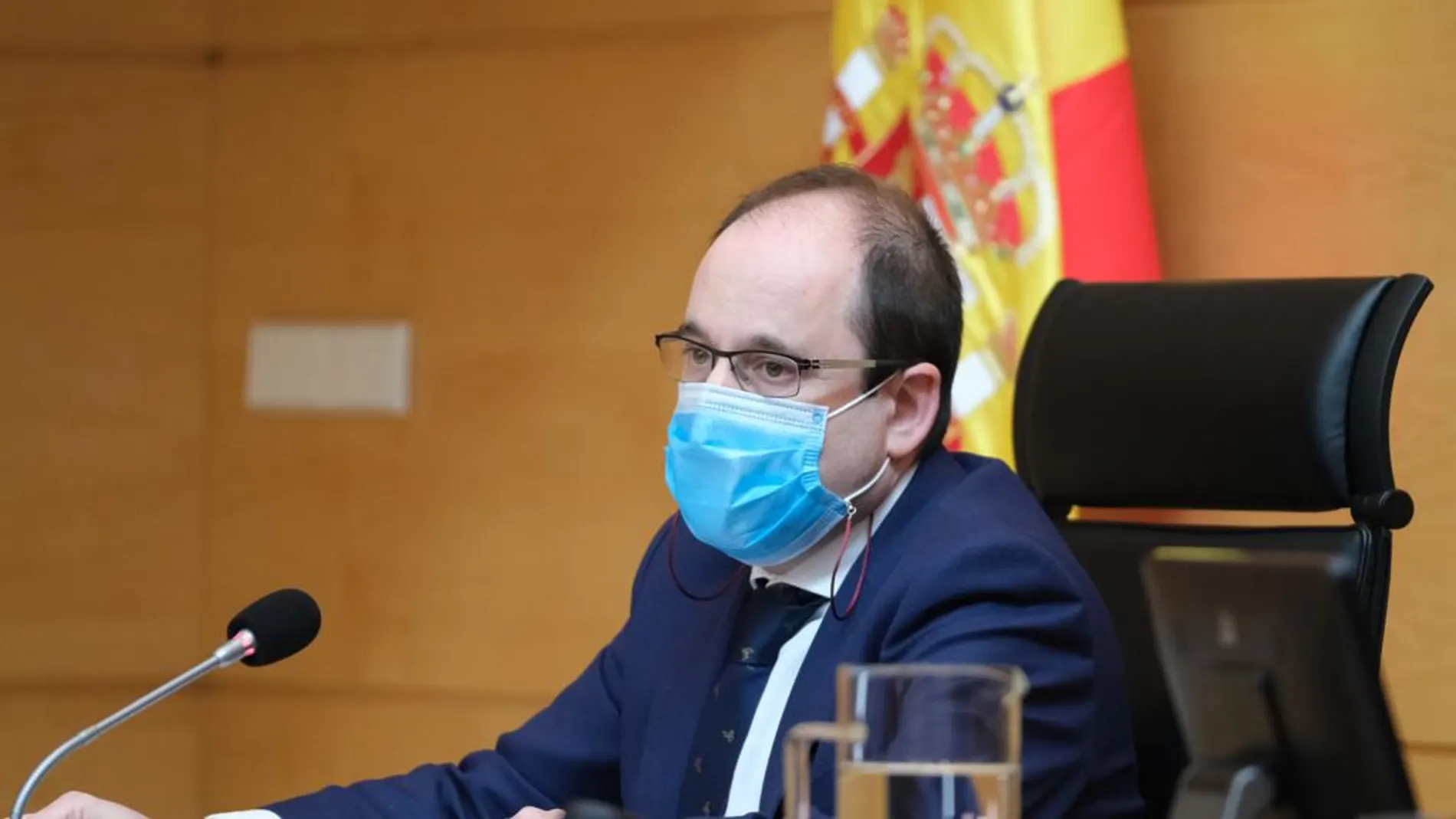 El secretario de la Consejería de Sanidad, Israel Diego, durante su comparecencia en las Cortes en el día de hoy