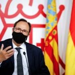 El conseller de Hacienda, Vicent Soler, durante la rueda de prensa posterior al pleno que ha aprobado este viernes el proyecto de ley de Presupuestos de la Generalitat para 2021, que ascienden a 25.627,6 millones de euros, lo que supone un 11,3 por ciento más que los de este año