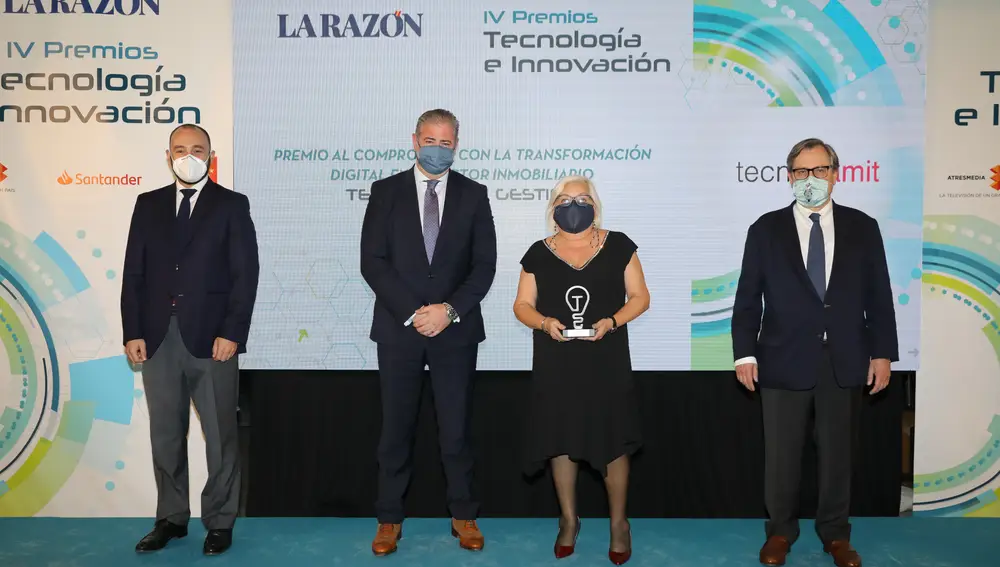 Vicenç Hernández Reche e Isabel Pardo Baños, directores generales de Tecnotramit Gestion, reciben el Premio al compromiso con la transformación Digital en el sector inmobiliario