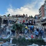 El seísmo ha causadoel colapso de varios edificios en la ciudad turca de Esmirna este viernes