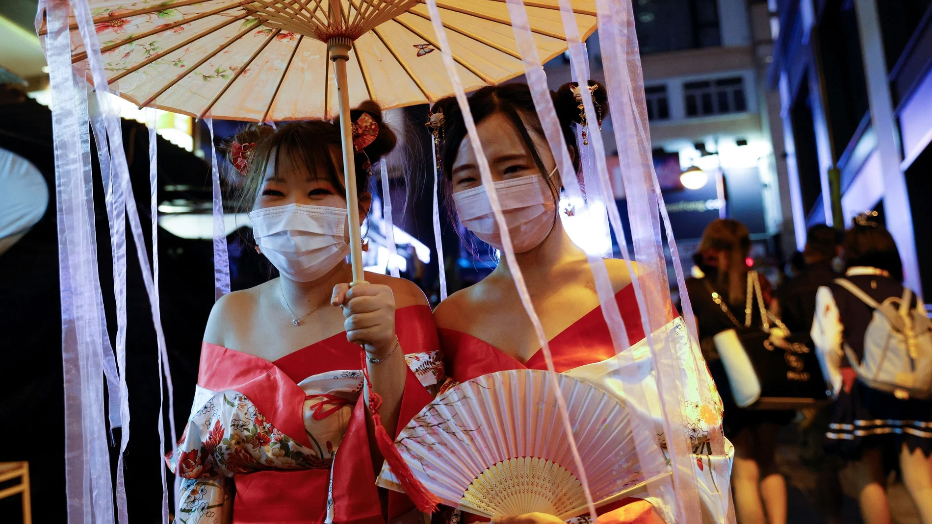 China ha celebrado la popular fiesta de Halloween con una inusitada normalidad