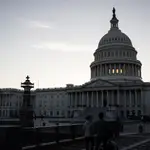  El Congreso de EE UU evita a última hora un cierre de la Administración