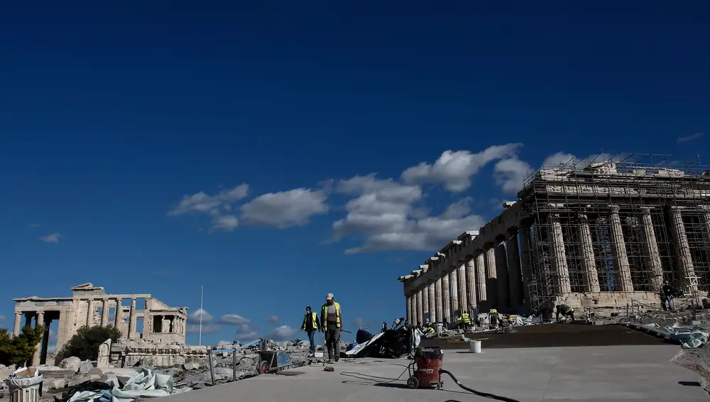 Workers are cementing the pathway to the Parthenon temple in Athens