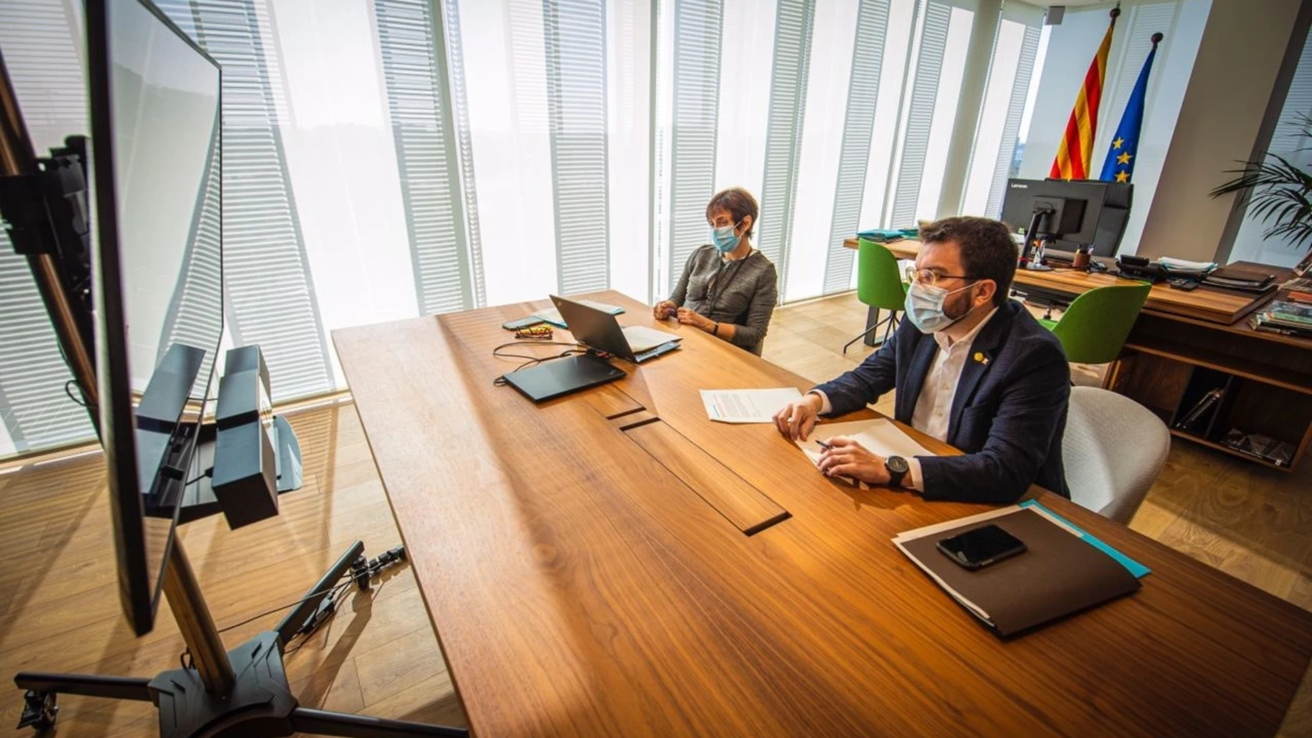 El vicepresidente de la Generalitat, Pere Aragonès, durante una reunión para abordar los detalles del decreto ley