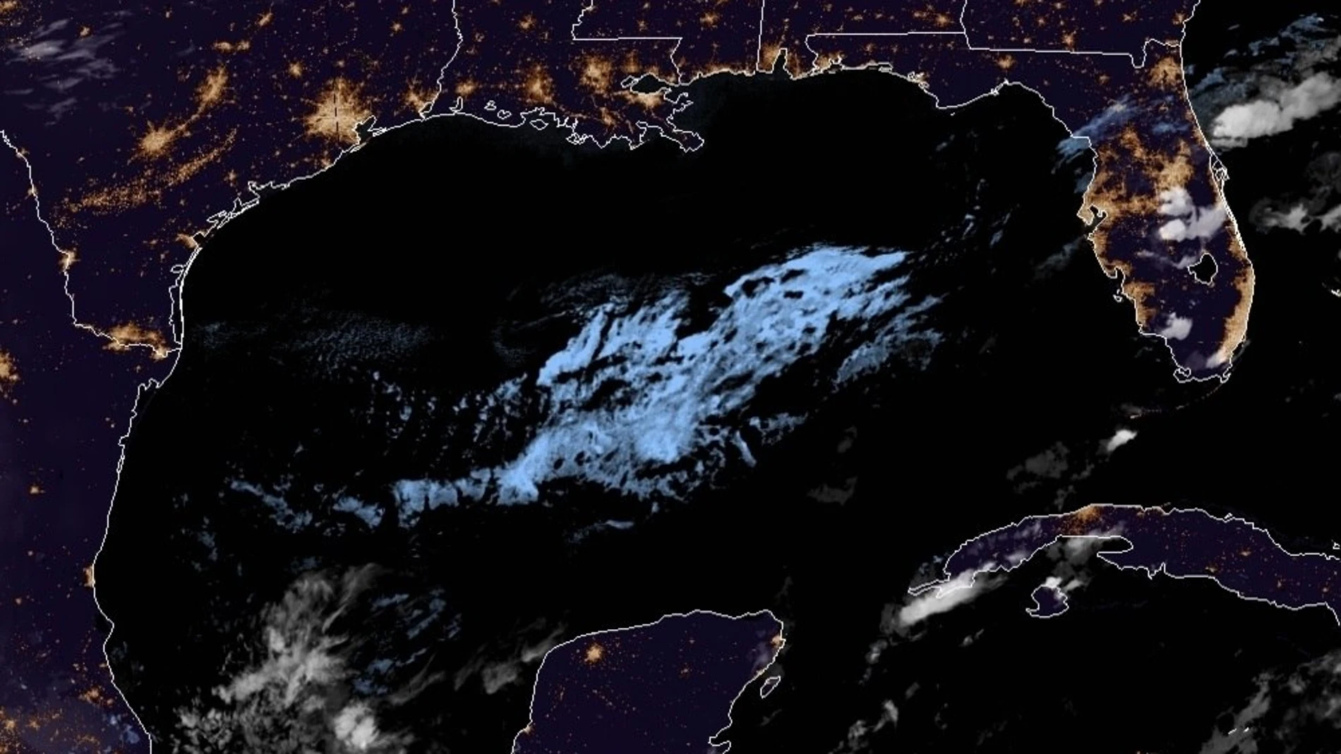 USA5040. MIAMI (ESTADOS UNIDOS), 01/11/2020.- Fotografía satelital cedida este viernes por la Oficina Nacional de Administración Oceánica y Atmosférica (NOAA) por vía del Centro Nacional de Huracanes (NHC) donde se muestra el estado del clima en el Caribe y el Golfo de México a las 18:31 hora local (23:31 GMT). Los vientos de la tormenta tropical Eta aumentaron a 65 millas por hora (100 km/h) y es espera que alcance categoría de huracán mientras avanza durante la noche hacia las costas caribeñas de Nicaragua y Honduras, donde impactará el lunes o martes. EFE/ NOAA-NHC /SOLO USO EDITORIAL /NO VENTAS
