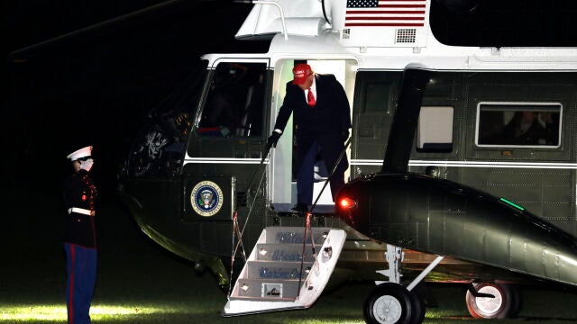 Trump llega en helicóptero a la Casa Blanca
