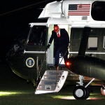 Trump llega en helicóptero a la Casa Blanca