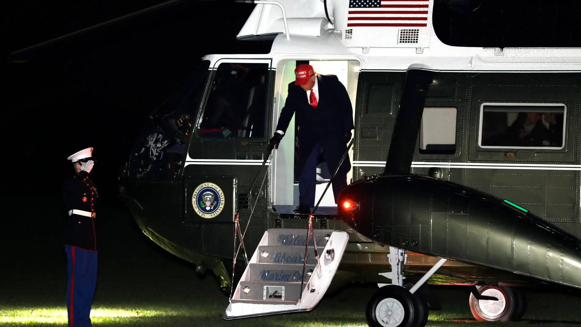 Trump llega en helicóptero a la Casa Blanca