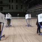 Votantes ejercen su derecho en el séptimo distrito de Nueva York