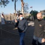 El presidente de la Diputación, Javier Aureliano García, visita el campamento de la Titan Desert