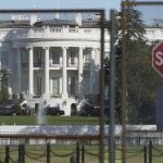 Una valla de seguridad rodea la Casa Blanca ante una intensa noche electoral