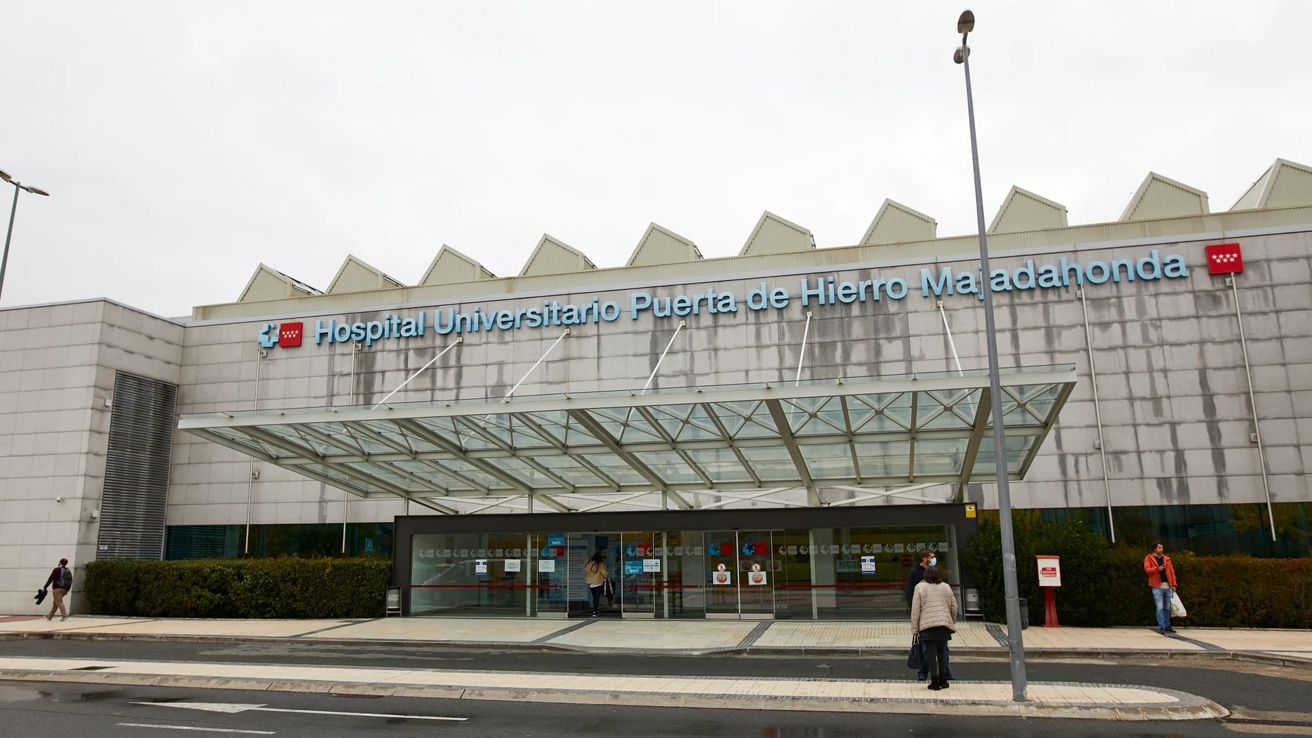 El Hospital Puerta de Hierro, en la zona básica de salud de Valle de la Oliva, en Majadahonda, Madrid (España), a 3 de noviembre de 2020. Valle de la Oliva es una de las tres ZBS en las que desde ayer la Comunidad de Madrid aplica restricciones de movilidad en la entrada y salida de su perímetro, que se unen a las 32 anteriores. La medida estará en vigor durante 14 días, hasta el domingo 15 de noviembre incluido.3 NOVIEMBRE 2020;MAJADAHONDA;MADRID;RESTRICCIONES;LIMITACIONES;CORONAVIRUS;Jesús Hellín / Europa Press03/11/2020