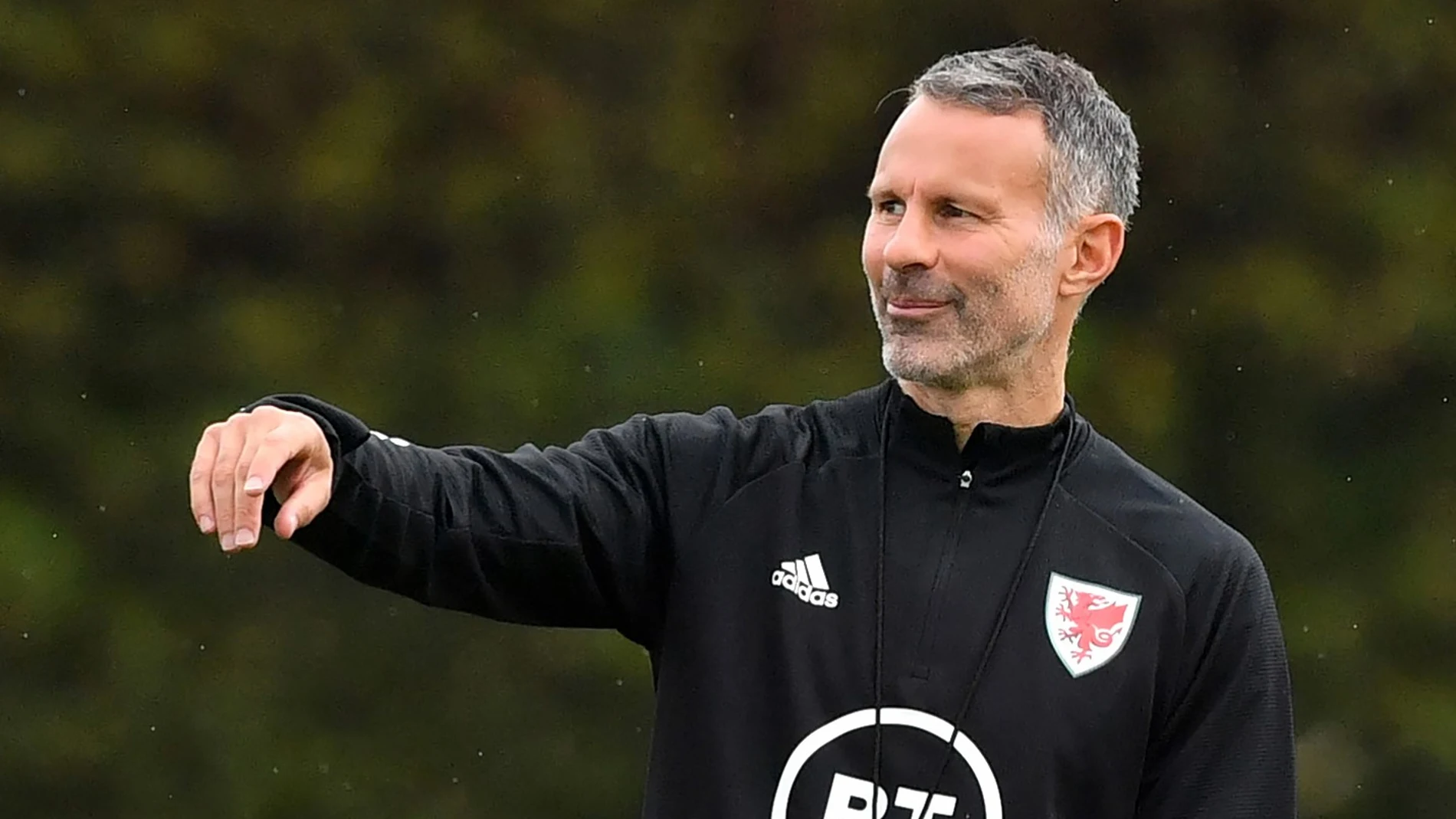 FILED - 02 September 2020, Wales, Hensol: Wales manager Ryan Giggs leads a training session at The Vale Resort, ahead of the UEFA Nations League Group H soccer matches against Finland and Bulgaria on 03 September and 06 September. Giggs has reportedly been arrested on suspicion of assaulting his girlfriend but has denied the charges. Photo: Ben Birchall/PA Wire/dpa (Foto de ARCHIVO)02/09/2020 ONLY FOR USE IN SPAIN