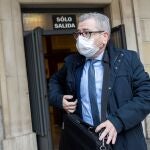 El ex viceconsejero de Empleo Agustín Barberá, a su salida de los juzgados de Sevilla