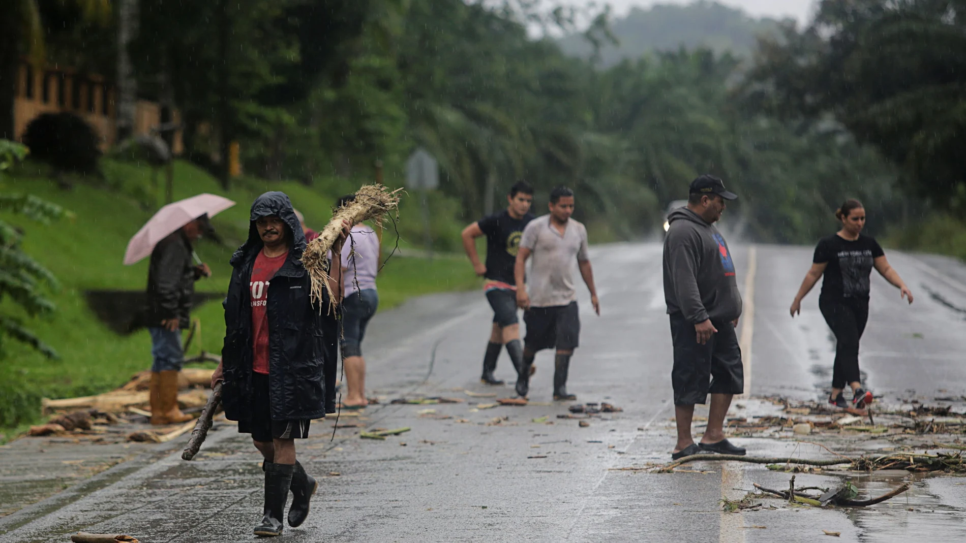 Residents remove debris from a road as Storm Eta passes through Tela, Honduras November 4, 2020. REUTERS/Jorge Cabrera