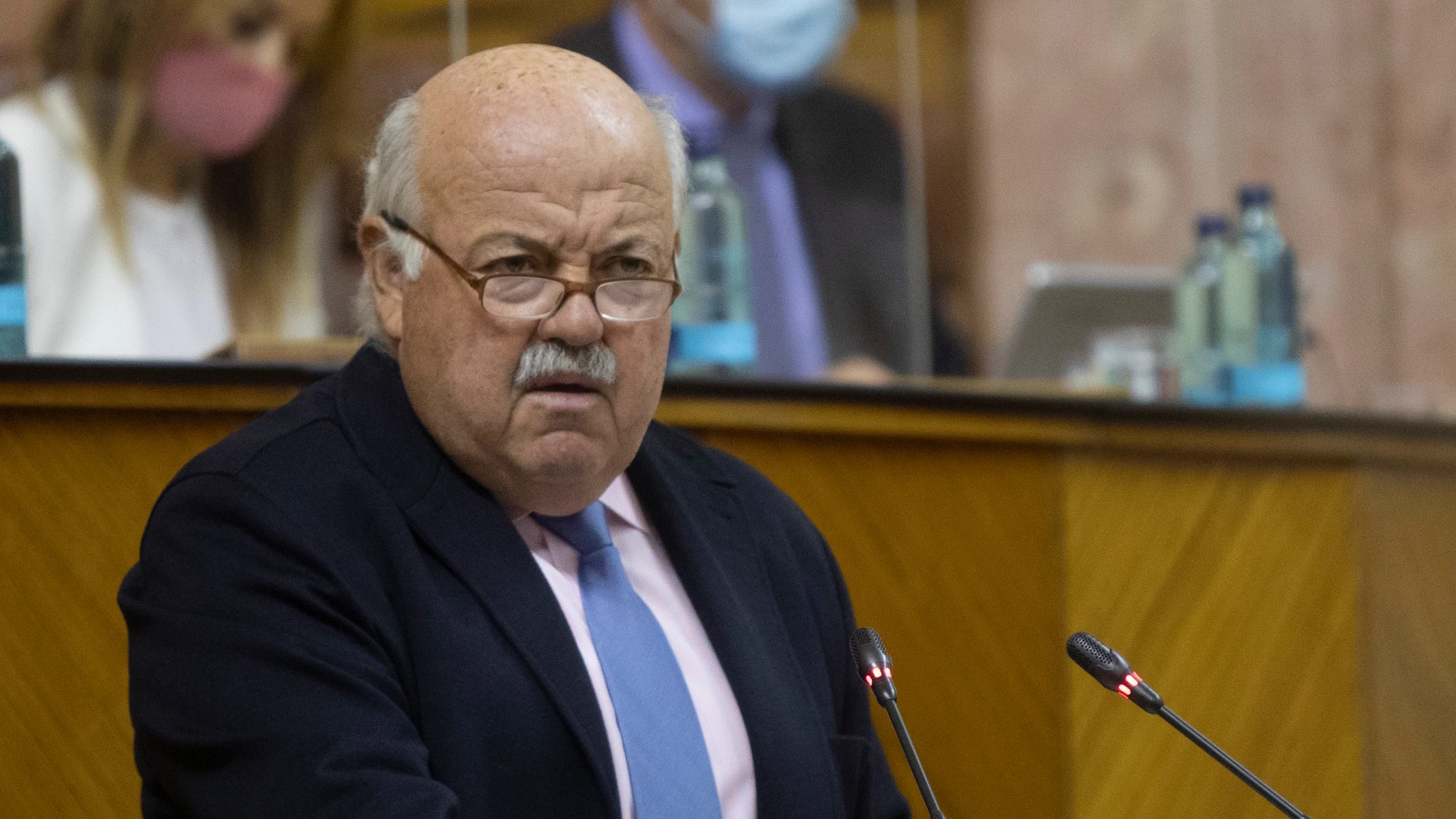 El consejero de Salud y Familias, Jesús Aguirre, durante una comparecencia en el Parlamento de Andalucía