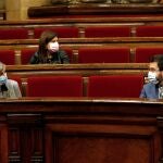 La consellera de Salud, Alba Vergés, junto al vicepresidente del Govern en funciones de presidente, Pere Aragonès, y la portavoz de ERC, Marta Vilalta, durante la sesión de control al gobierno catalán que se celebra en el Parlament este miércoles