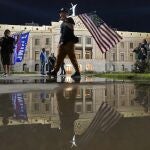 Seguidores de Trump en el capitolio de Phoenix