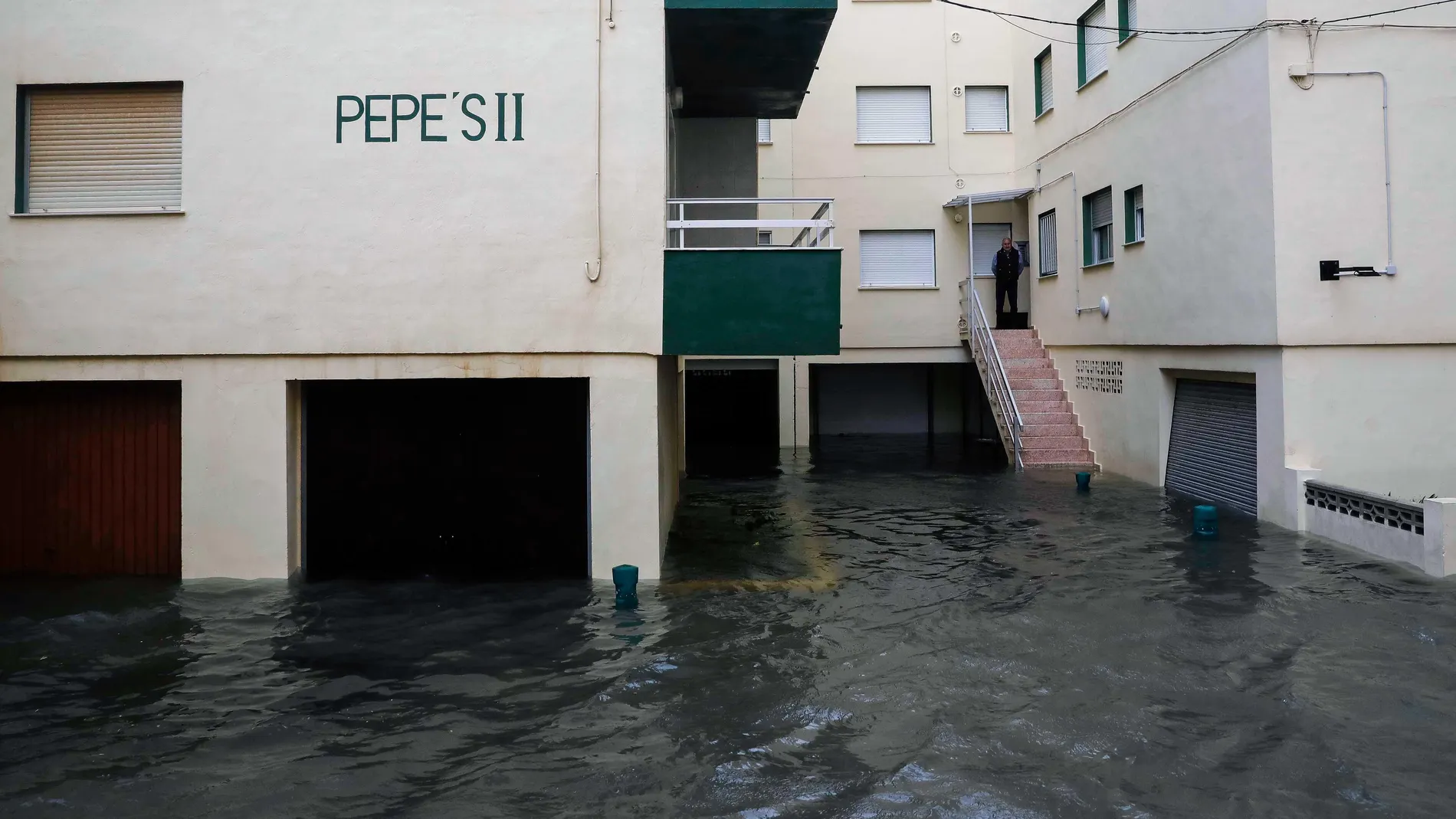 Una urbanización de Mareny de Barraquetes donde han caido hasta 150 litros, provocando inundaciones ,desprendimientos de tierra y cortes en al menos tres carreteras