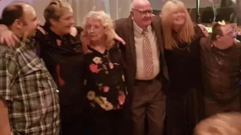 Imagen de la familia Lewis. Foto: GoFundMe