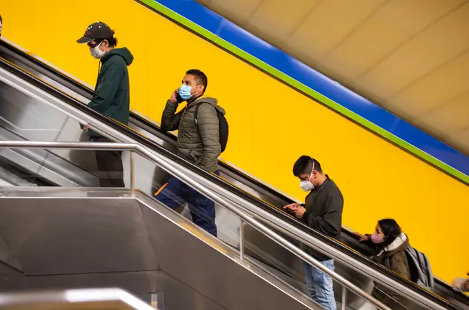 ¿Debemos ir en silencio en el Metro para frenar los contagios de coronavirus?